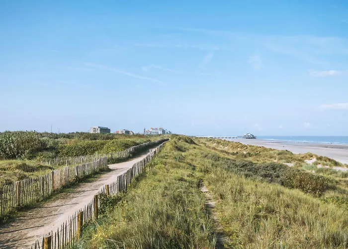 Blue I With Lateral Sea View By Interhome